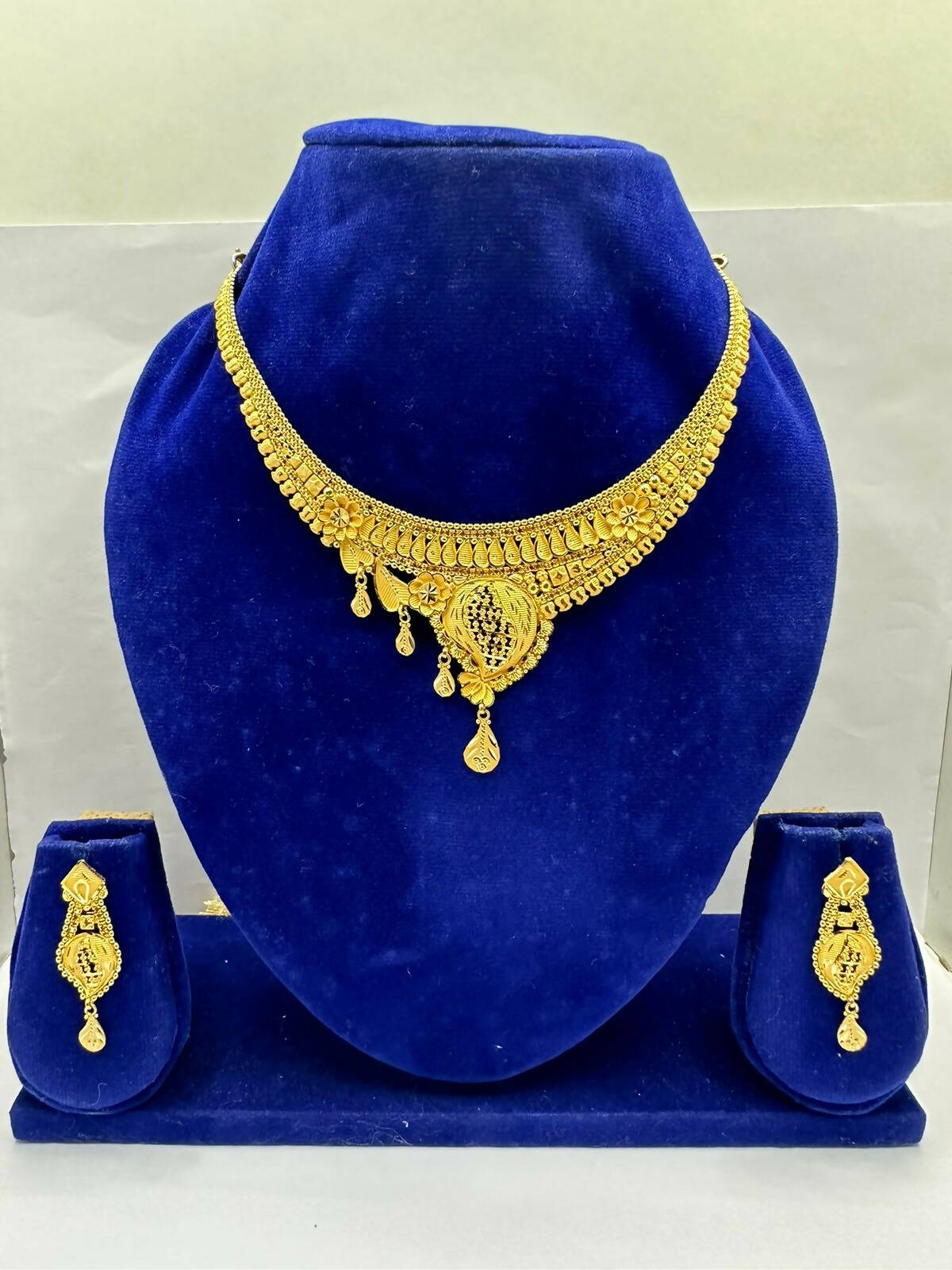 Gold Necklace Sarafa Bazar India