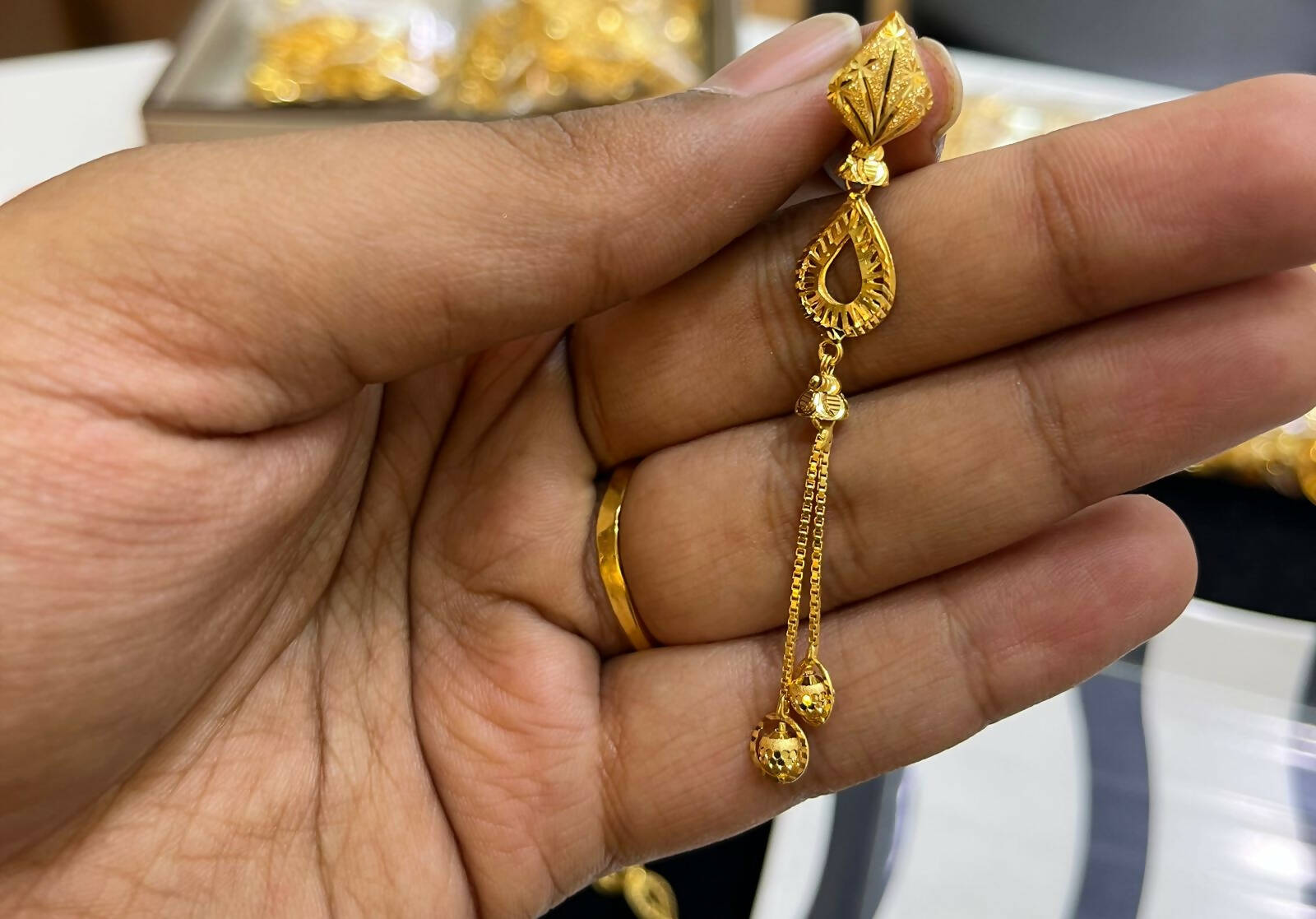 Gold Latkan Sarafa Bazar India