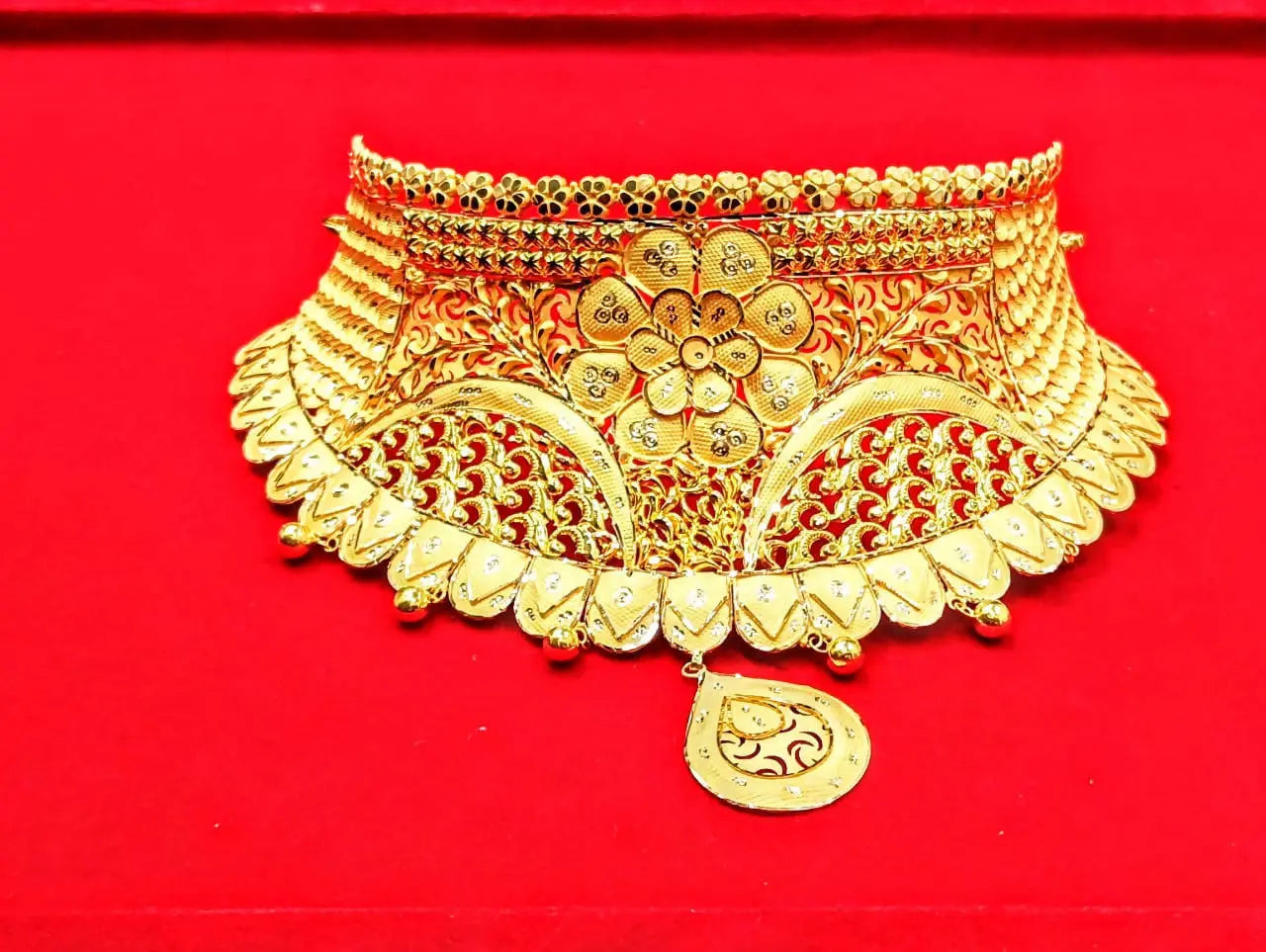 Gold Choker Sarafa Bazar India