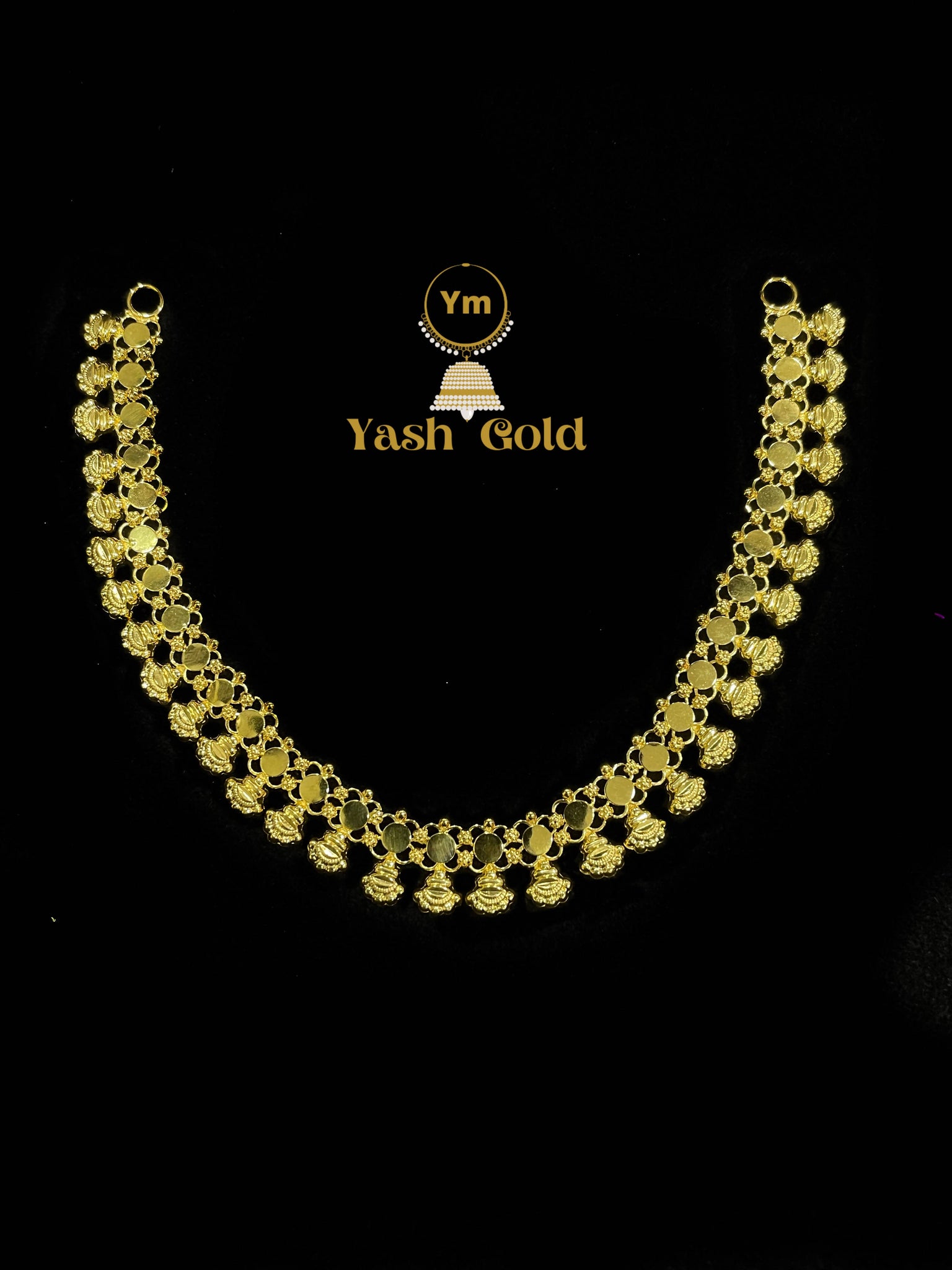 Gold necklace Sarafa Bazar India