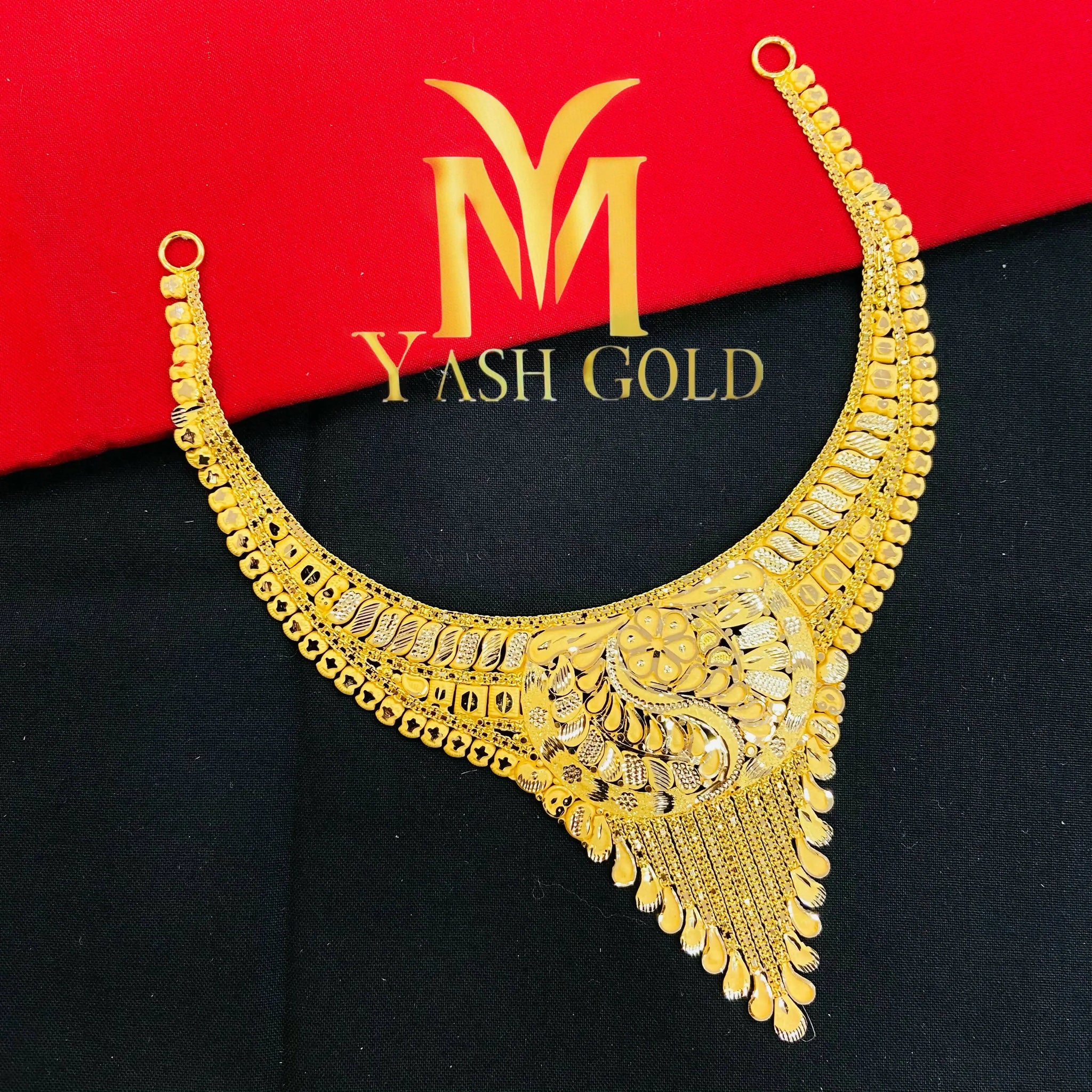 Gold necklace Sarafa Bazar India