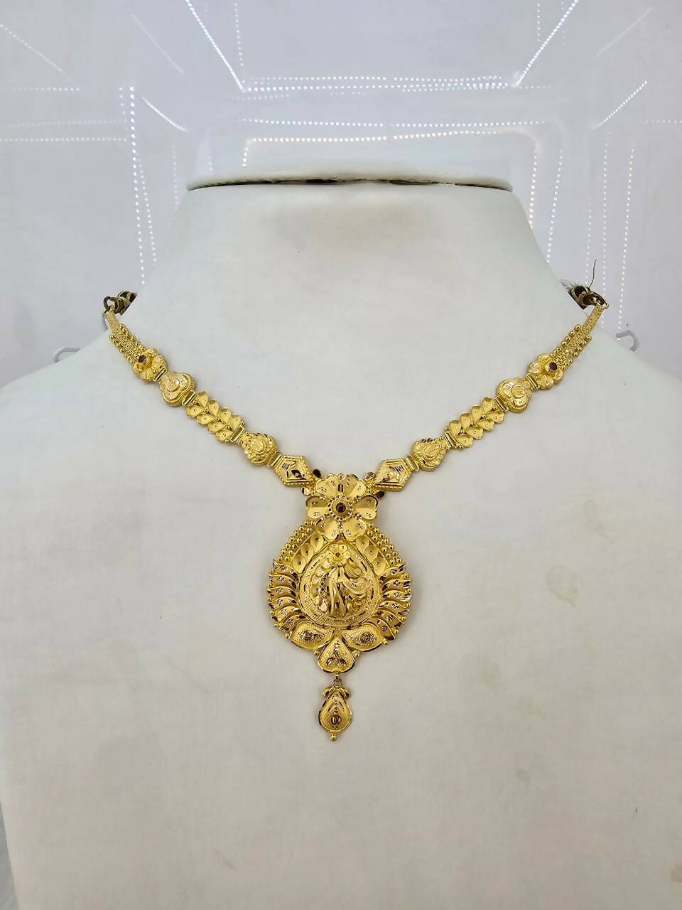 Gold Necklace Sarafa Bazar India