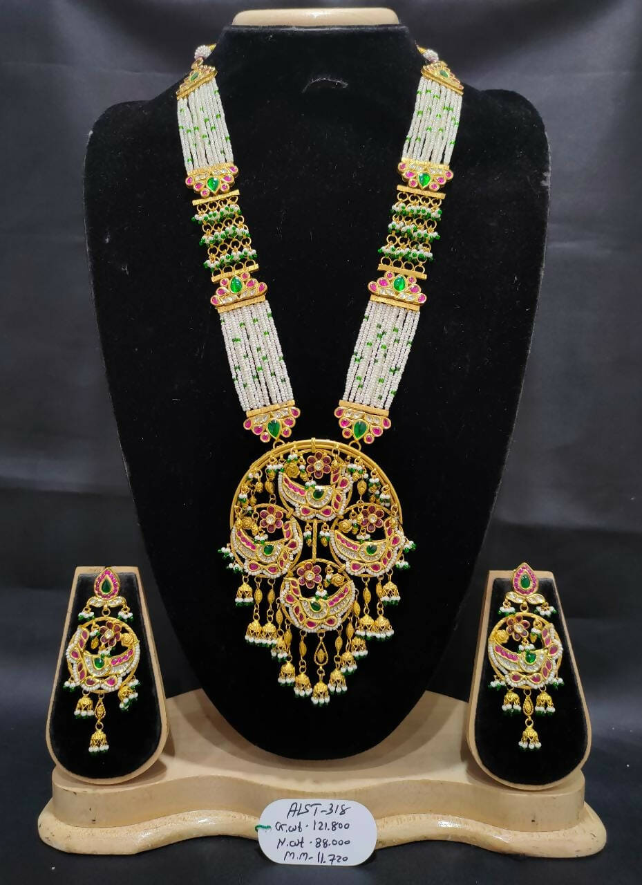 Antique gold jewellery Sarafa Bazar India