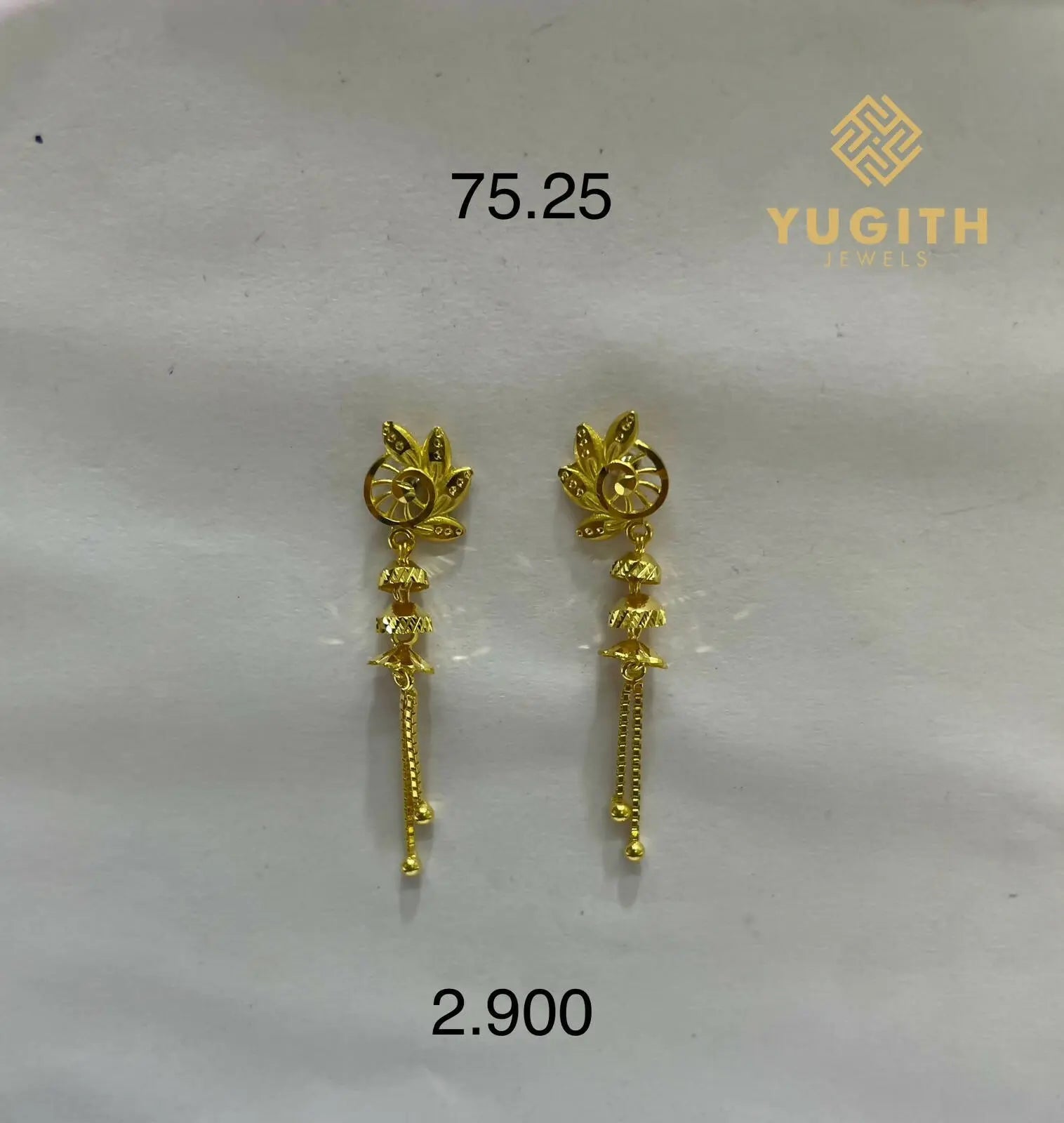 2 gram light weight store gold earrings