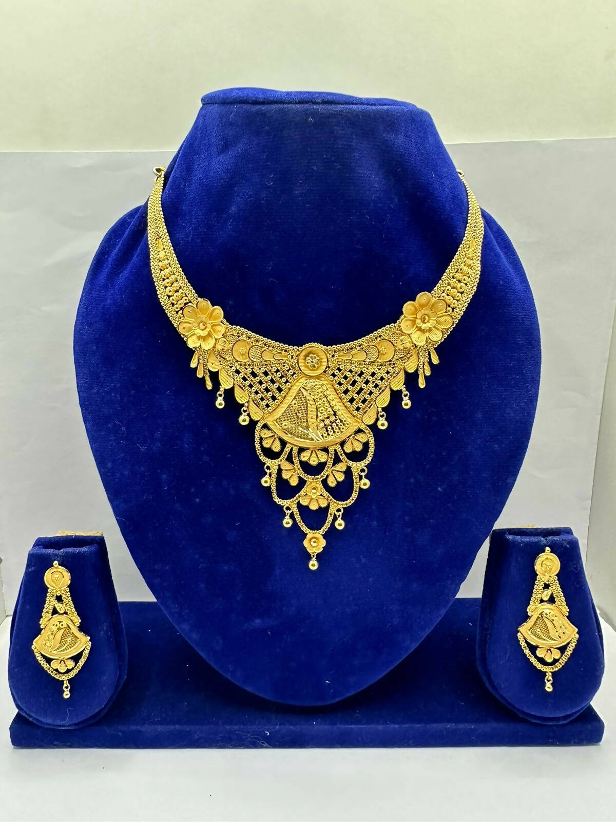 Gold Necklace Sarafa Bazar India