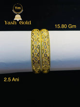 Gold bangles Sarafa Bazar India