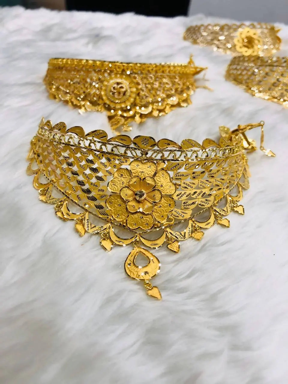 Gold Choker Sarafa Bazar India