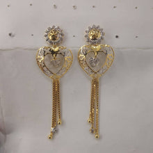 Hanging Sarafa Bazar