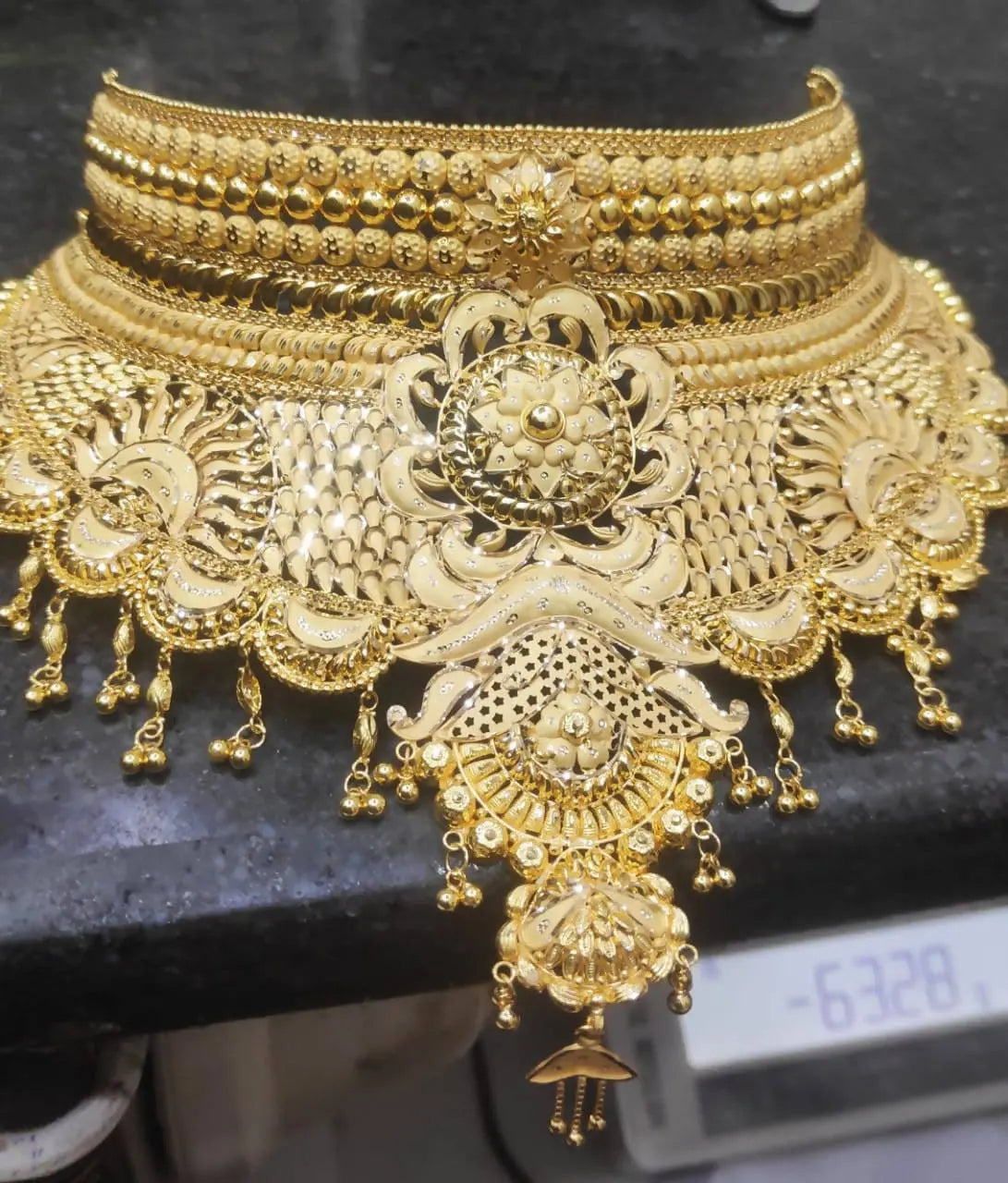 Gold Choker Sarafa Bazar India