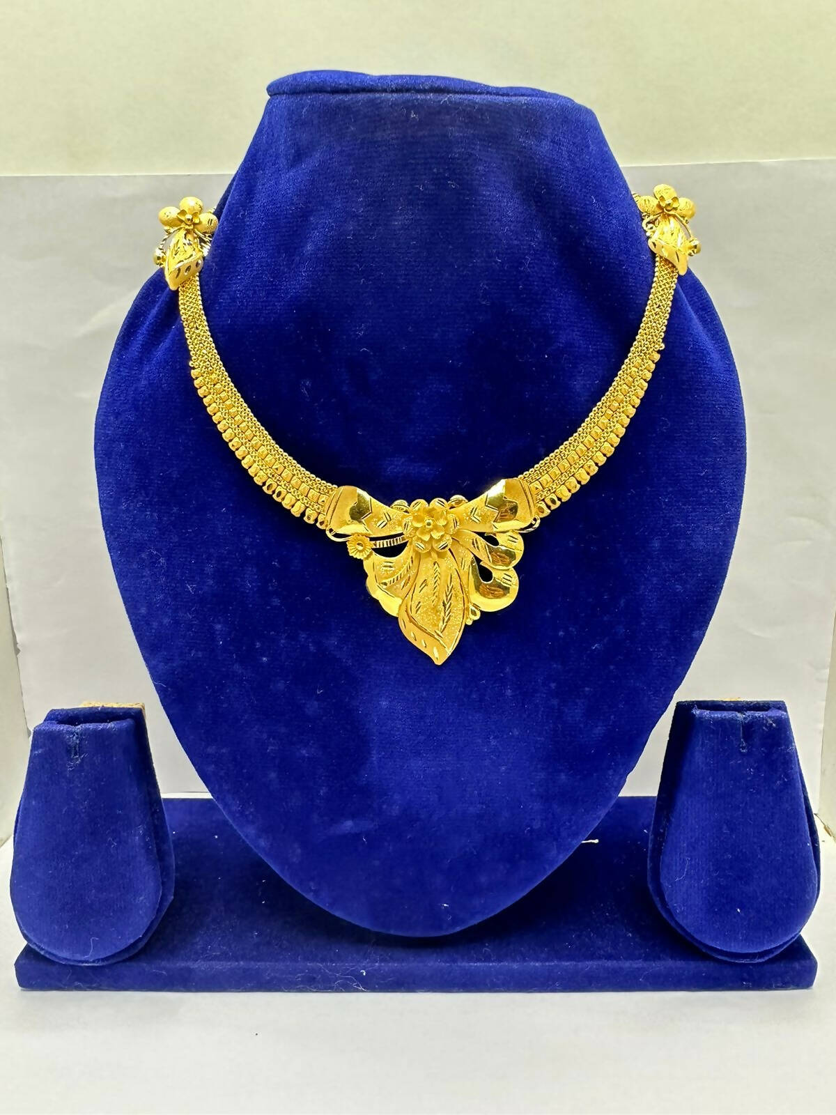 Gold Necklace Sarafa Bazar India