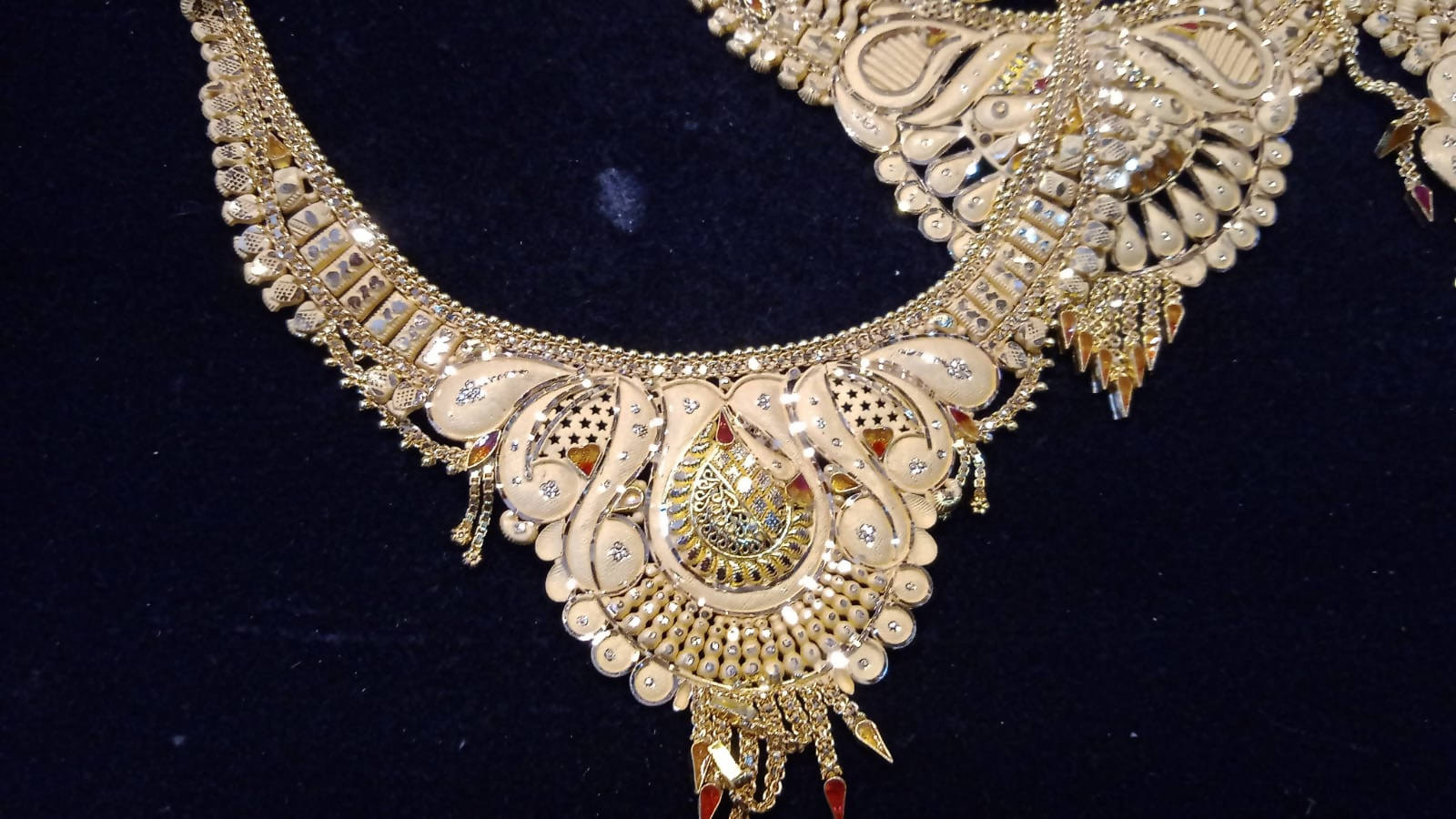 Gold Necklace Sarafa Bazar India