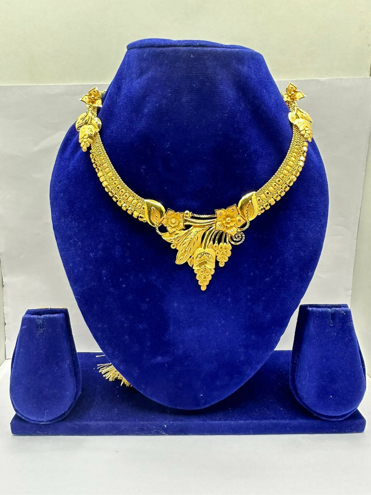 Gold Necklace Sarafa Bazar India