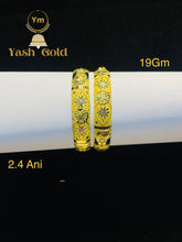 Gold bangles Sarafa Bazar India