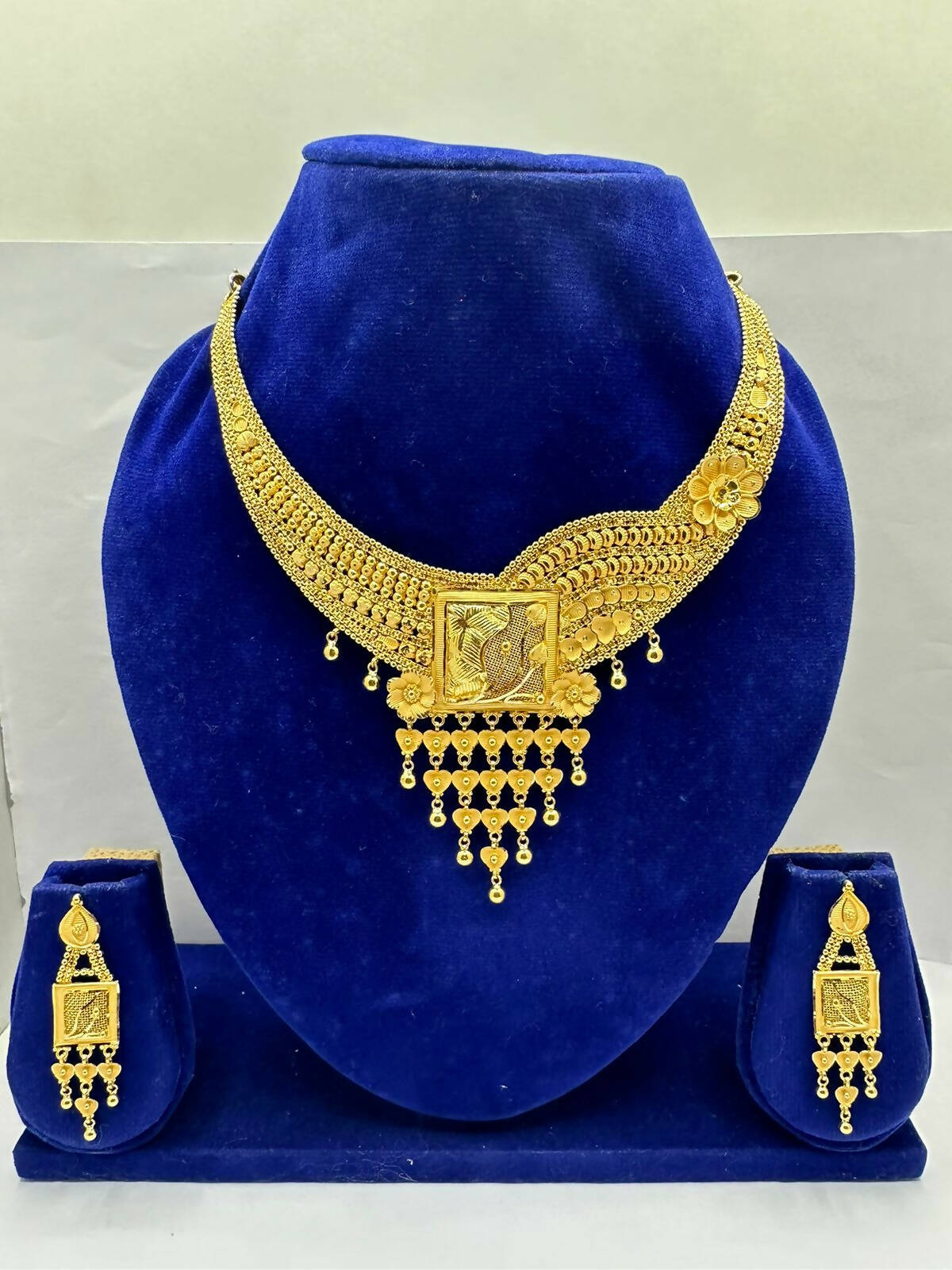 Gold Necklace Sarafa Bazar India