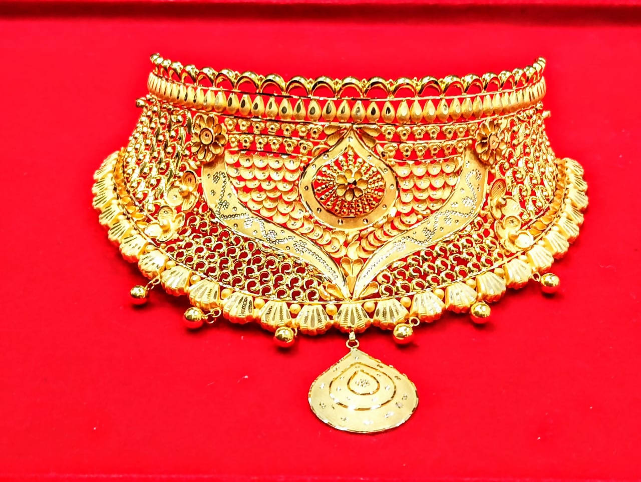 Gold Choker Sarafa Bazar India