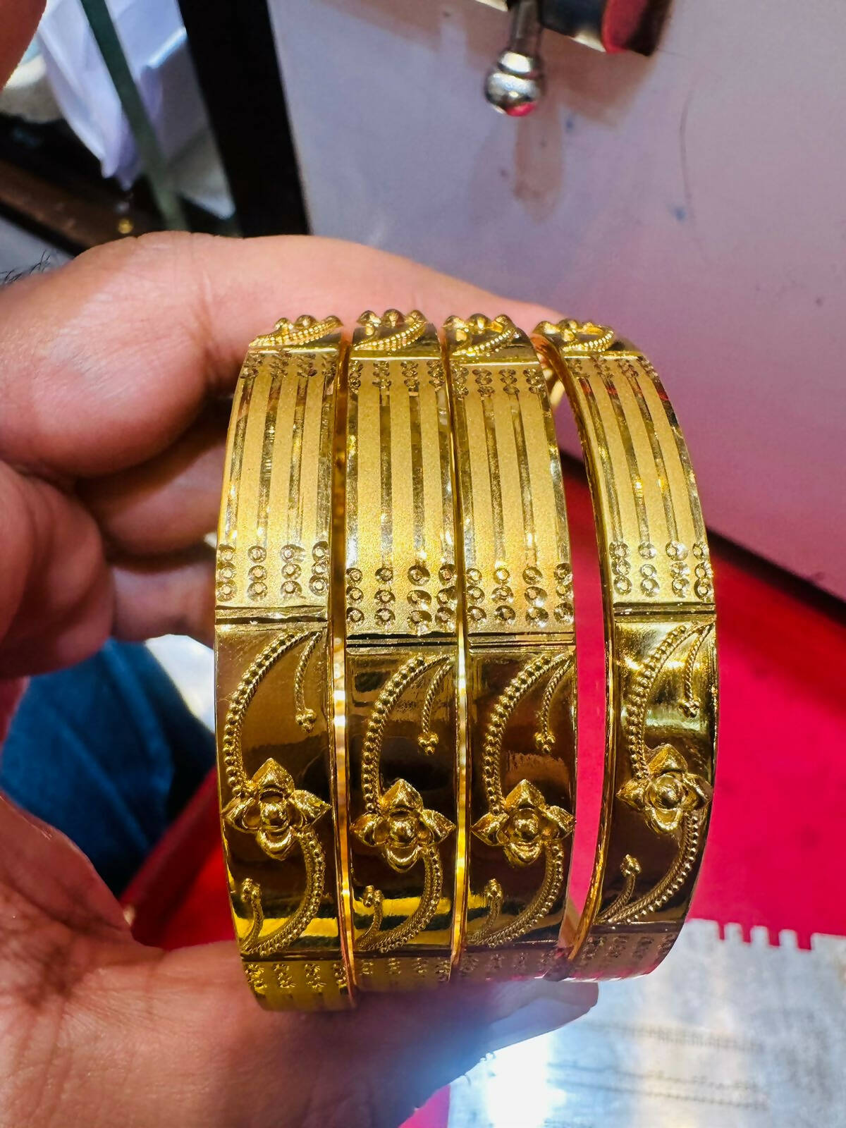 Gold Bangle Sarafa Bazar India