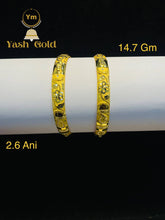 Gold bangles Sarafa Bazar India