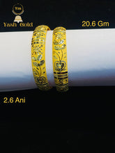 Gold bangles Sarafa Bazar India