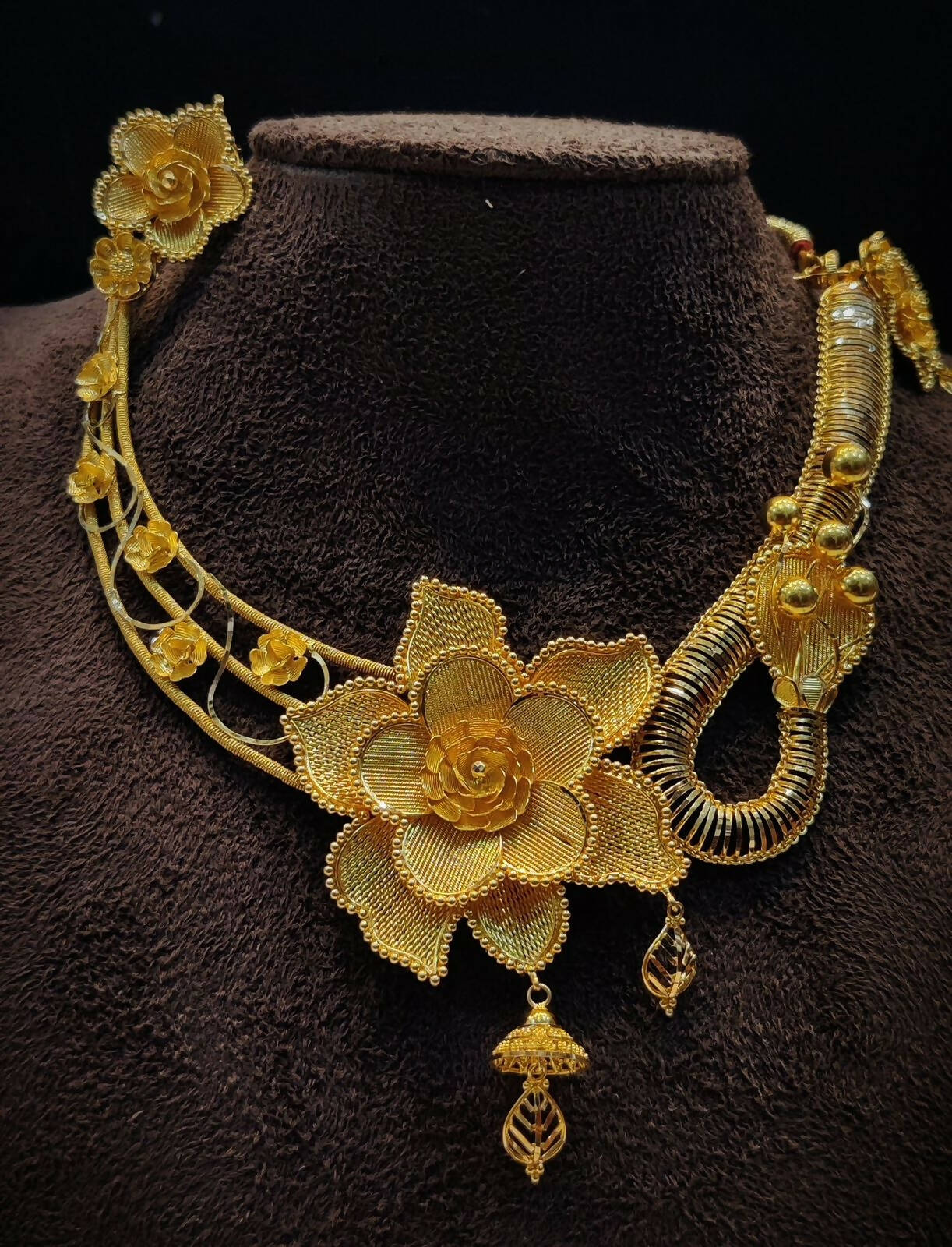 Gold Necklace Sarafa Bazar India