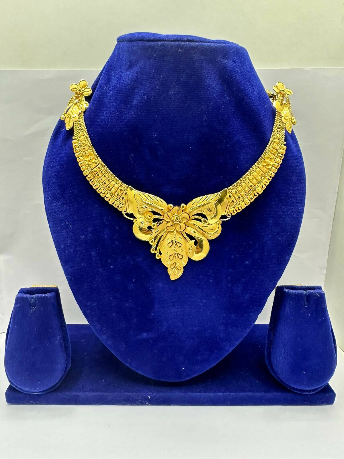 Gold Necklace Sarafa Bazar India