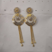 Hanging Sarafa Bazar