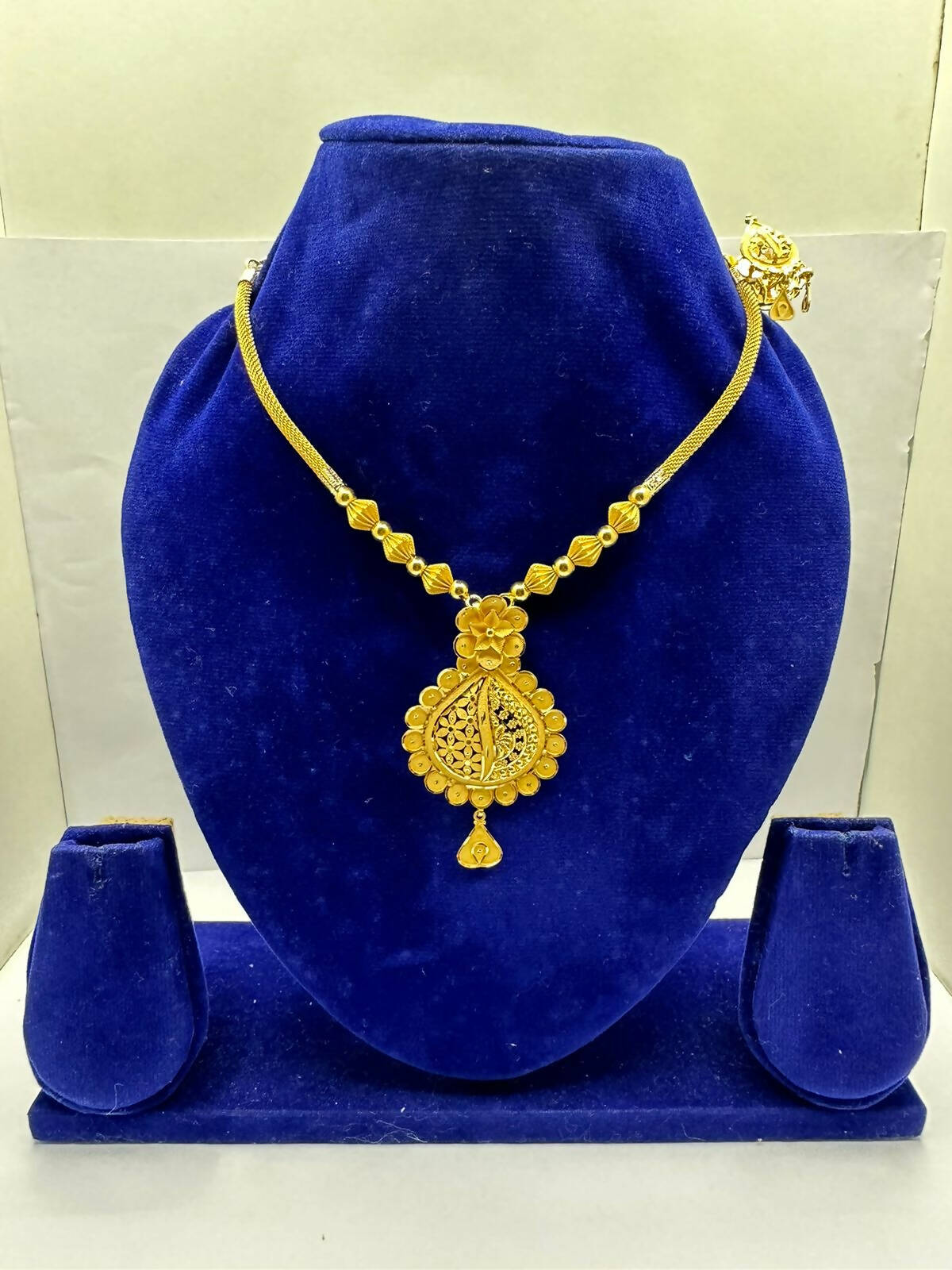 Gold Necklace Sarafa Bazar India