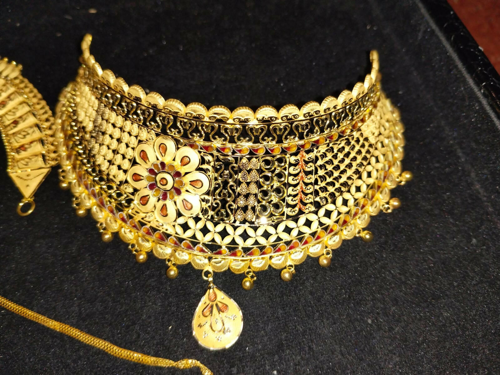 Gold Choker Sarafa Bazar India