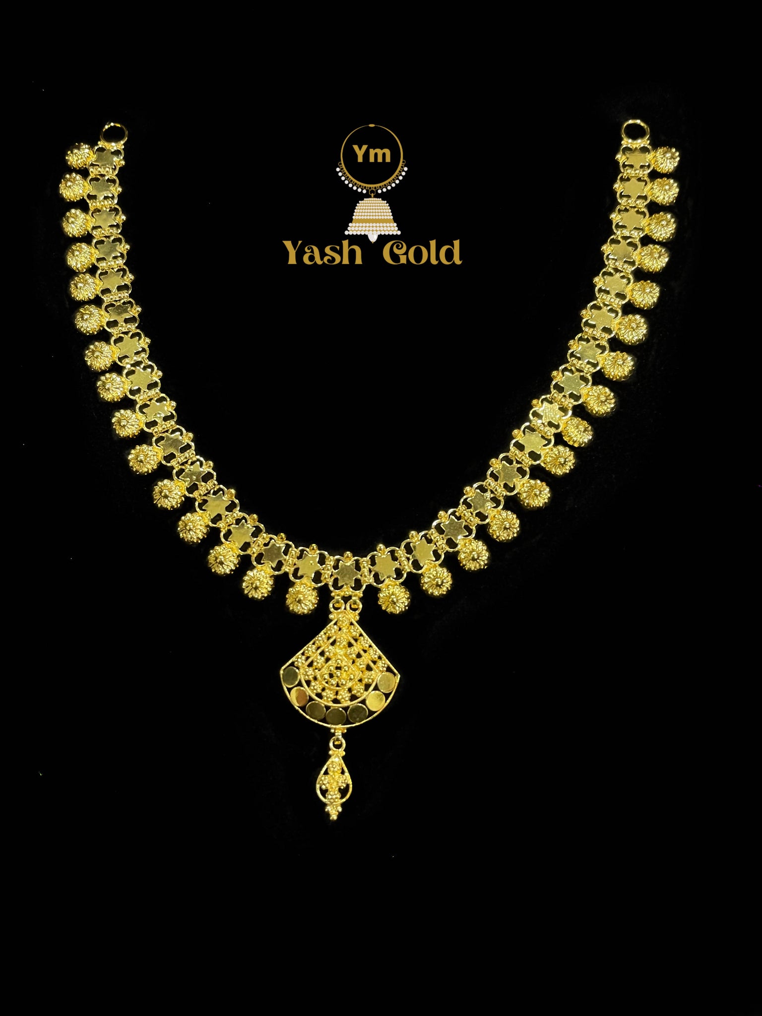 Gold necklace Sarafa Bazar India