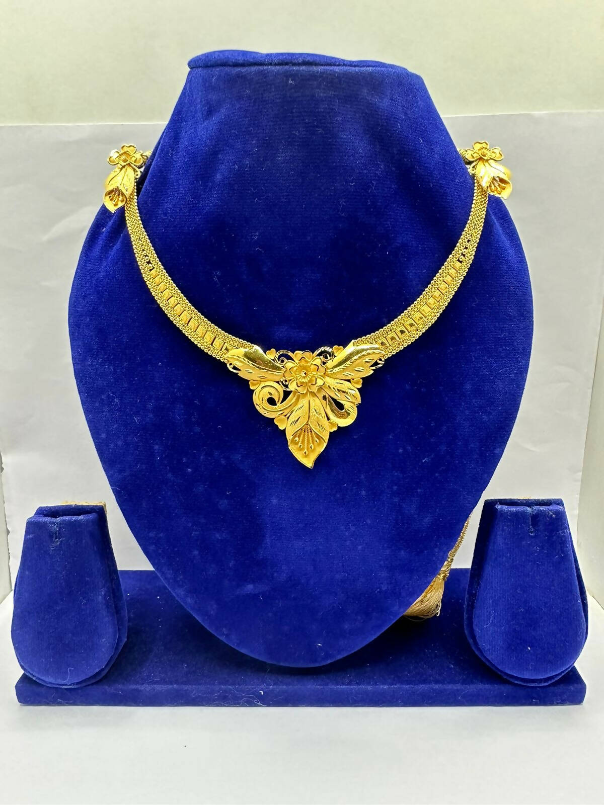 Gold Necklace Sarafa Bazar India