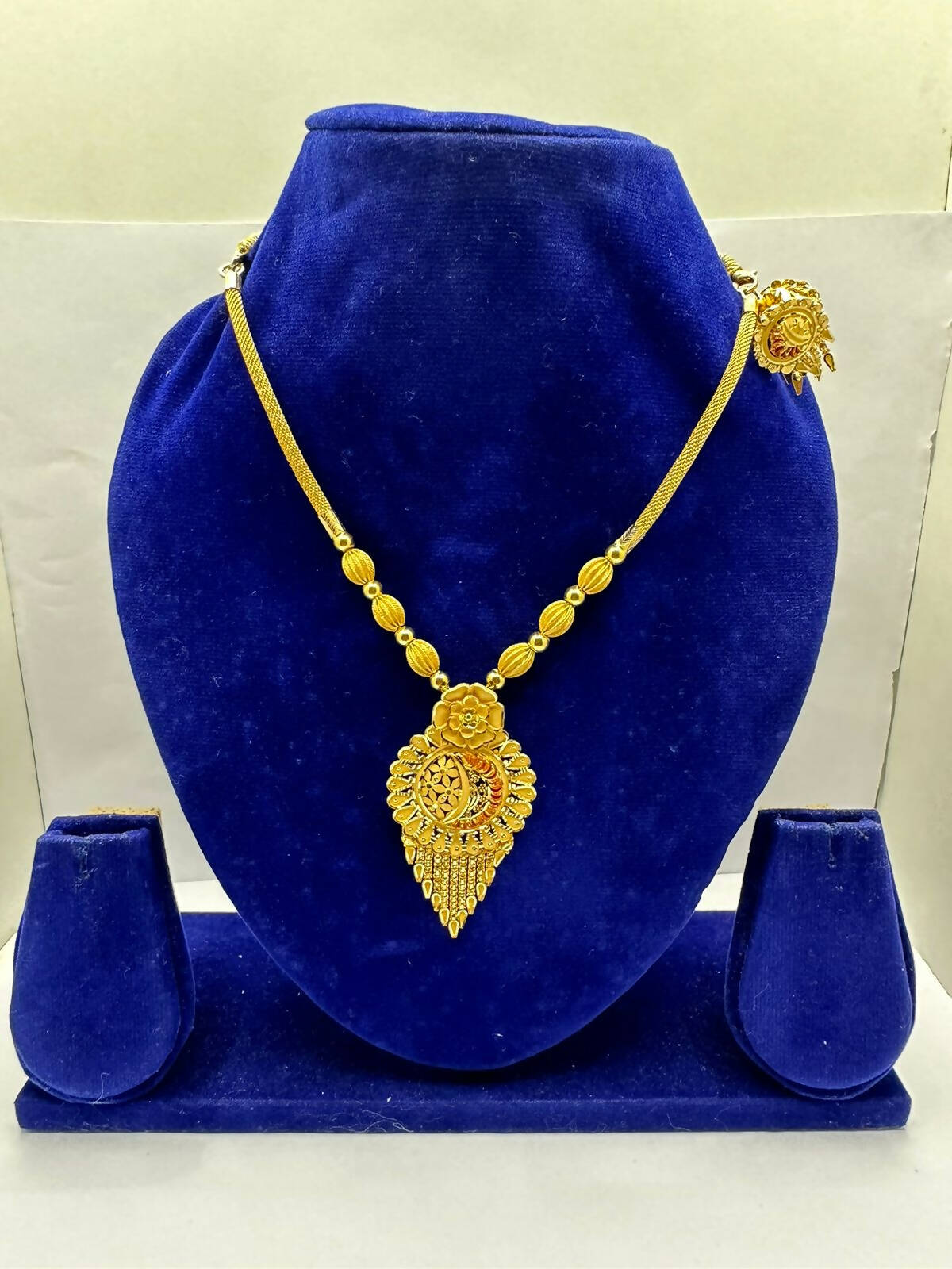 Gold Necklace Sarafa Bazar India