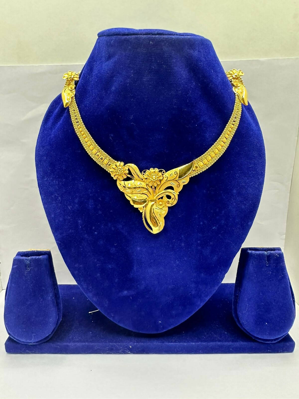 Gold Necklace Sarafa Bazar India