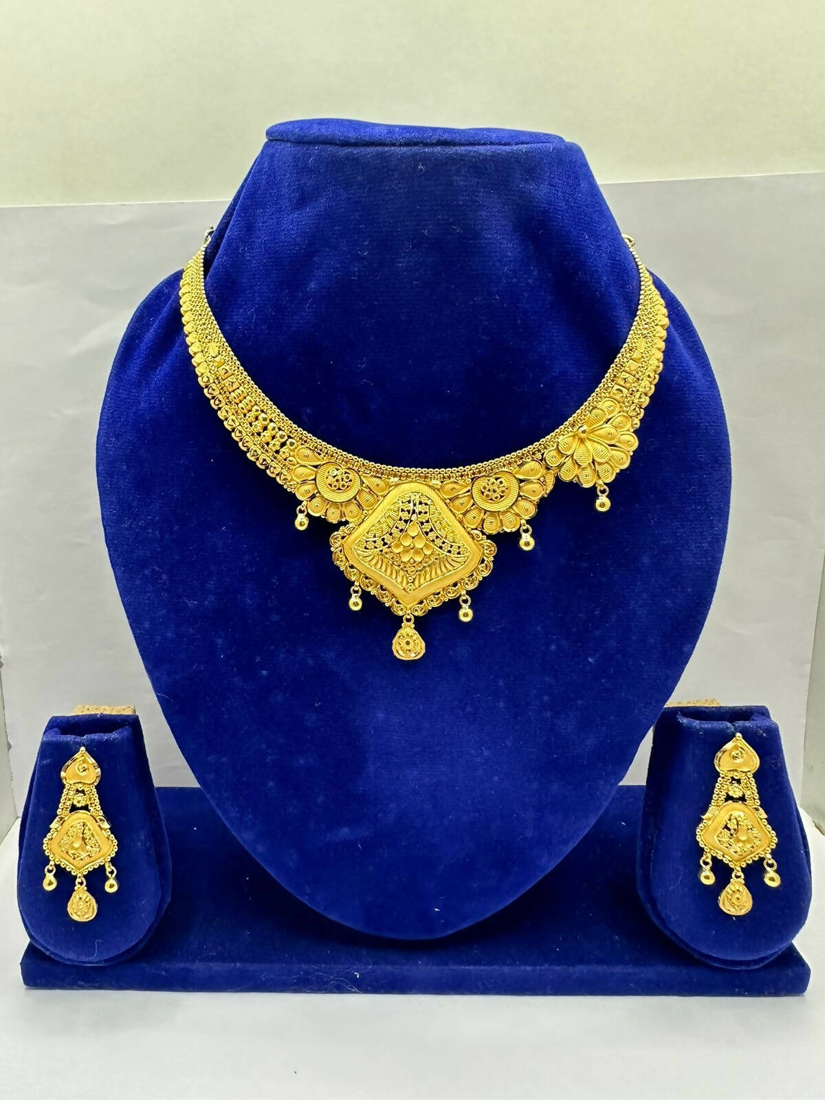 Gold Necklace Sarafa Bazar India