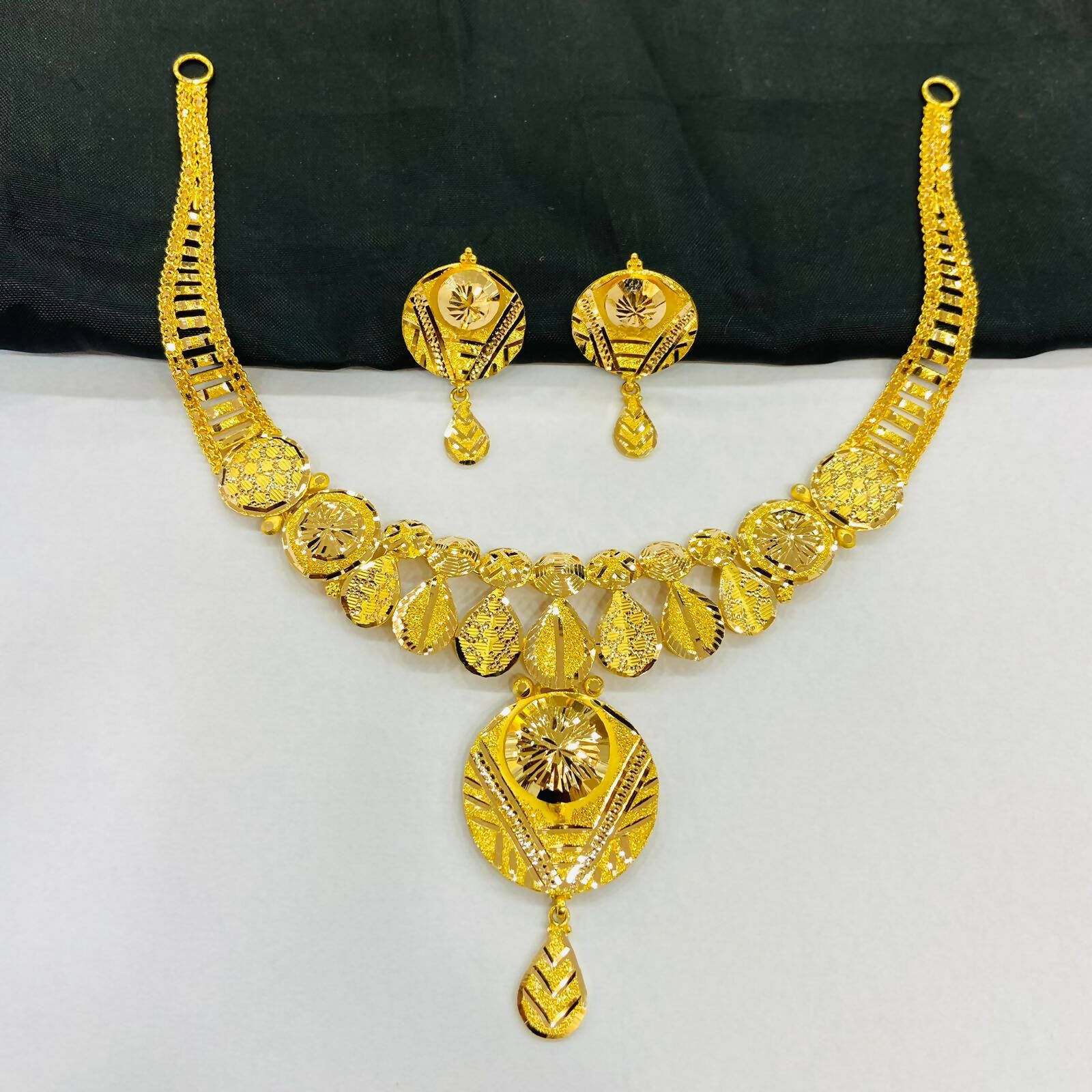 Gold Necklace Sarafa Bazar India