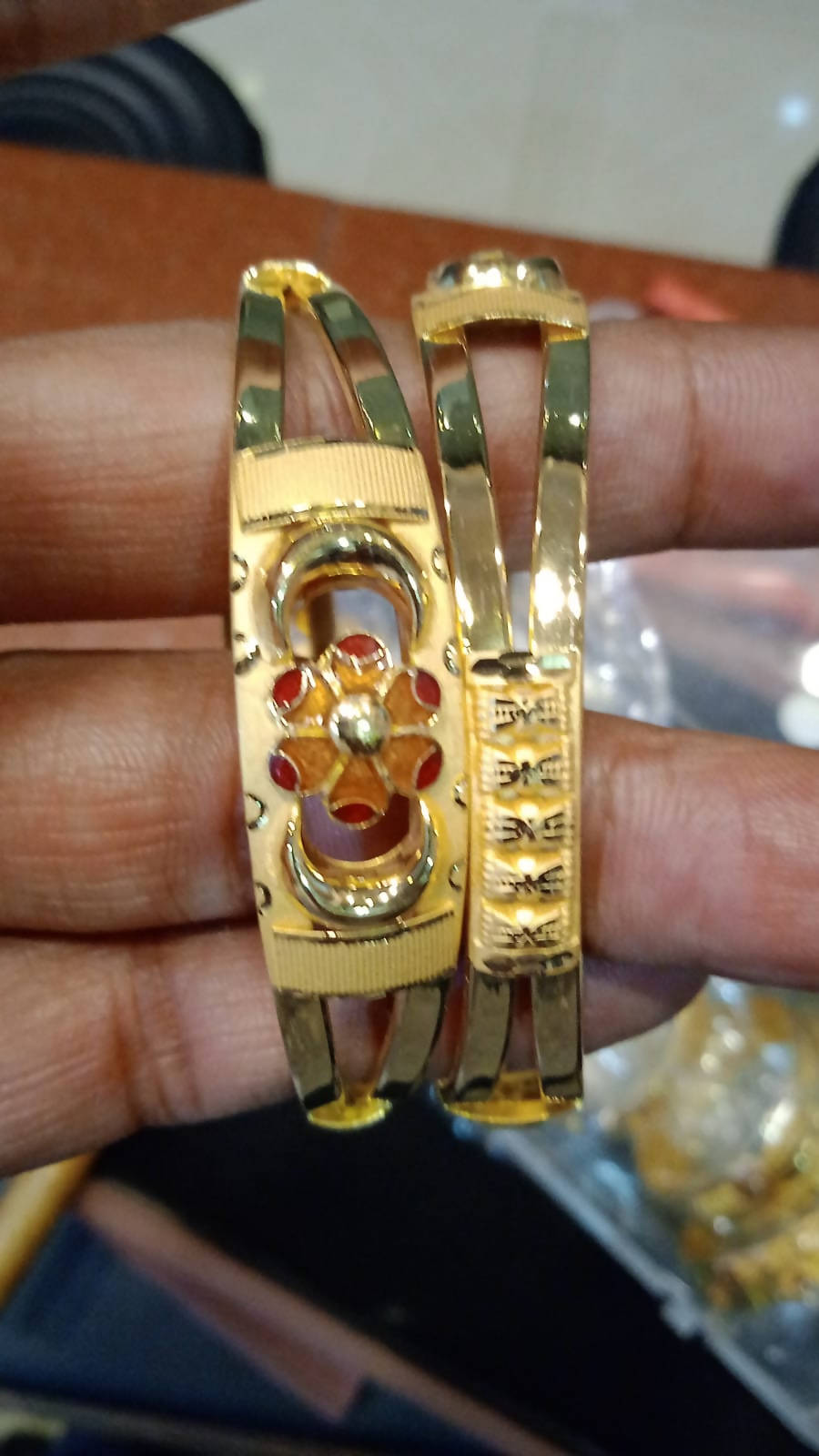 Gold Bangles Sarafa Bazar India