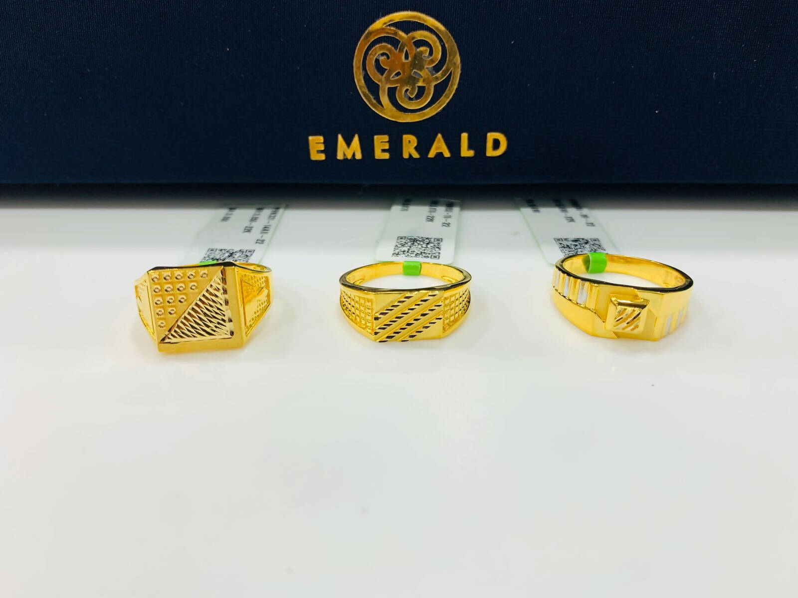 18kt Emerald Casting Gents Rings Sarafa Bazar India