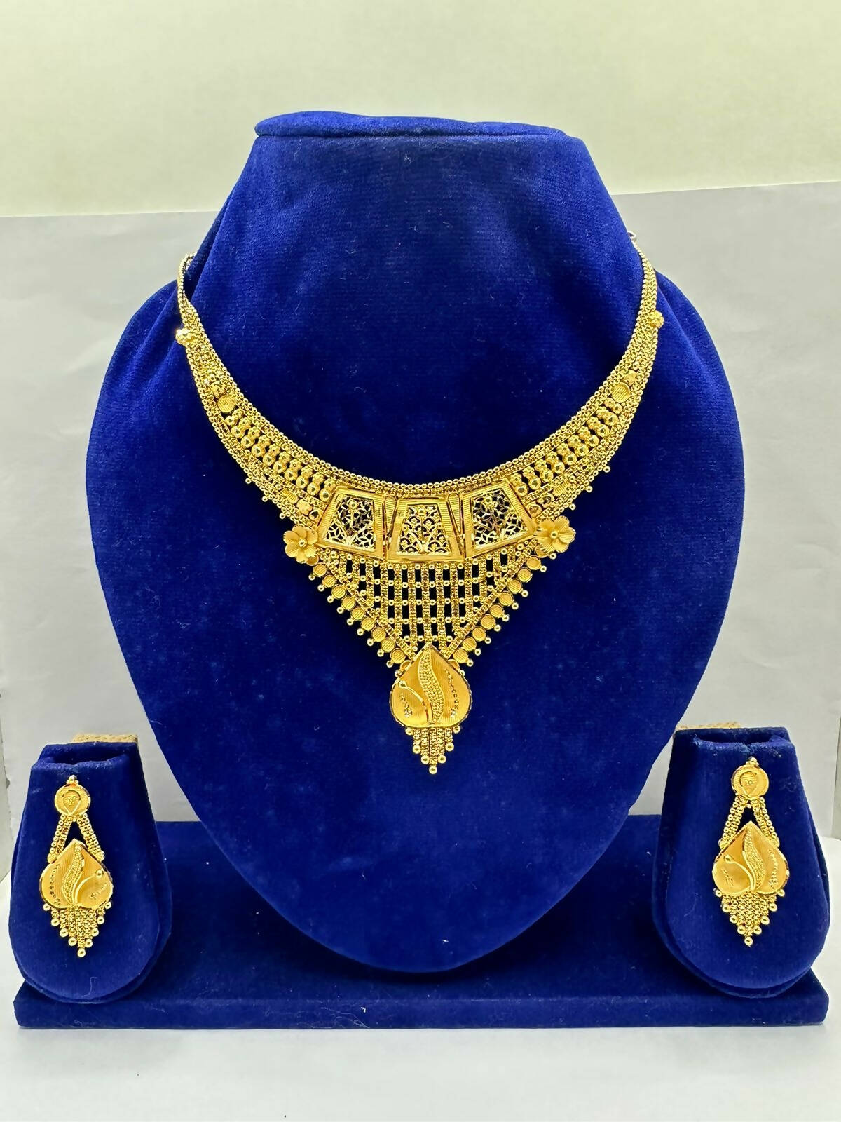 Gold Necklace Sarafa Bazar India