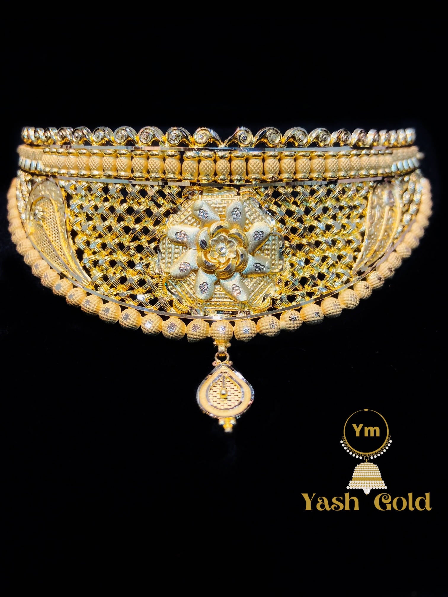 Gold choker Sarafa Bazar India