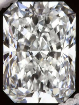 IGI Certified Lab Grown CVD HPHT Fancy Shape Radiant Cut Diamond Sarafa Bazar India