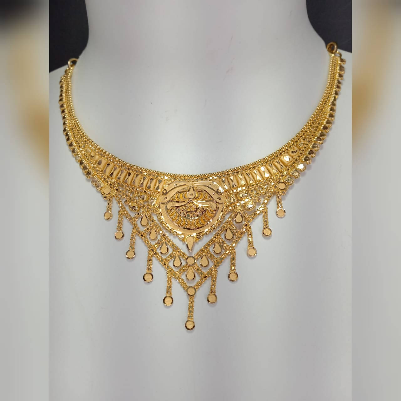 Gold Necklace Sarafa Bazar India