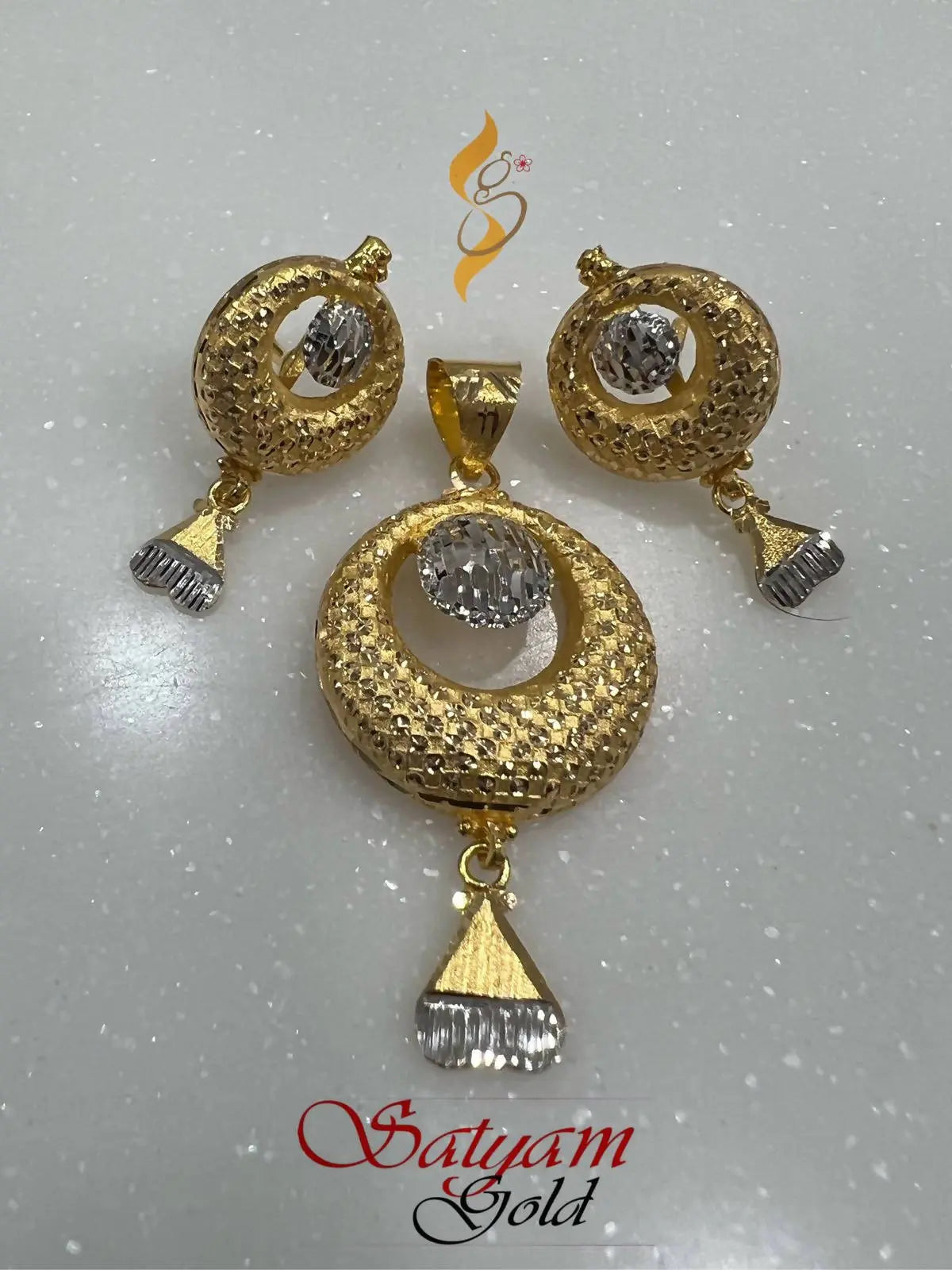 Rhodium Plain Gold Pendant Set Sarafa Bazar India