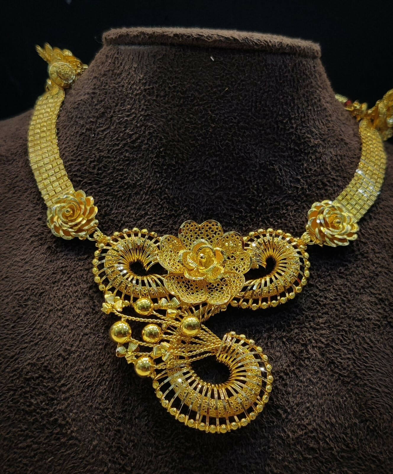 Gold Necklace Sarafa Bazar India