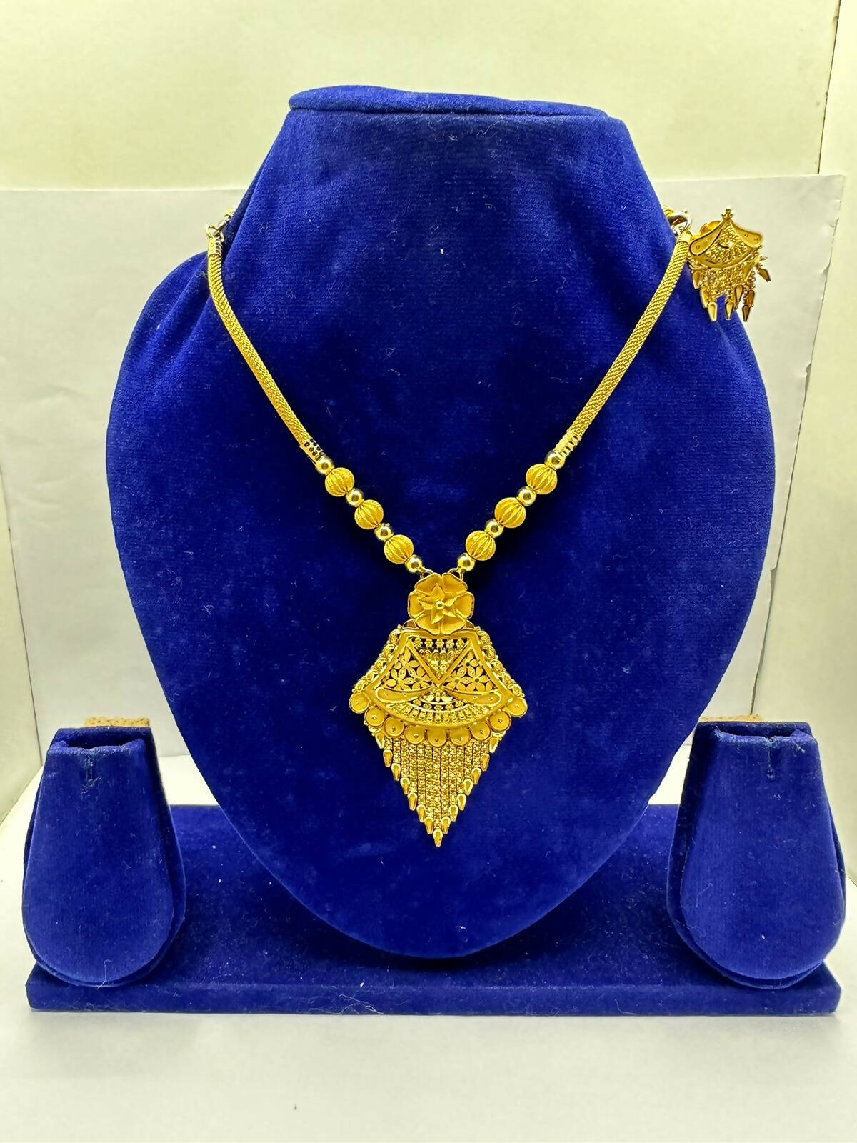 Gold Necklace Sarafa Bazar India