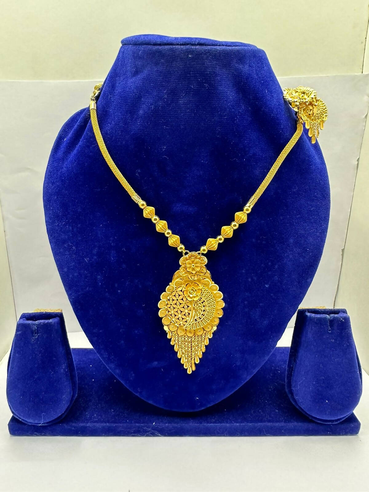 Gold Necklace Sarafa Bazar India