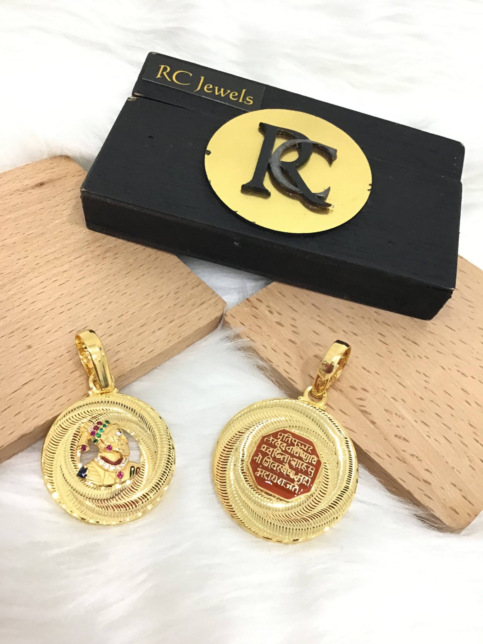 Buy quality 22Kt yellow Gold chhatrapati shivaji maharaj pendant For Men in  Ahmedabad