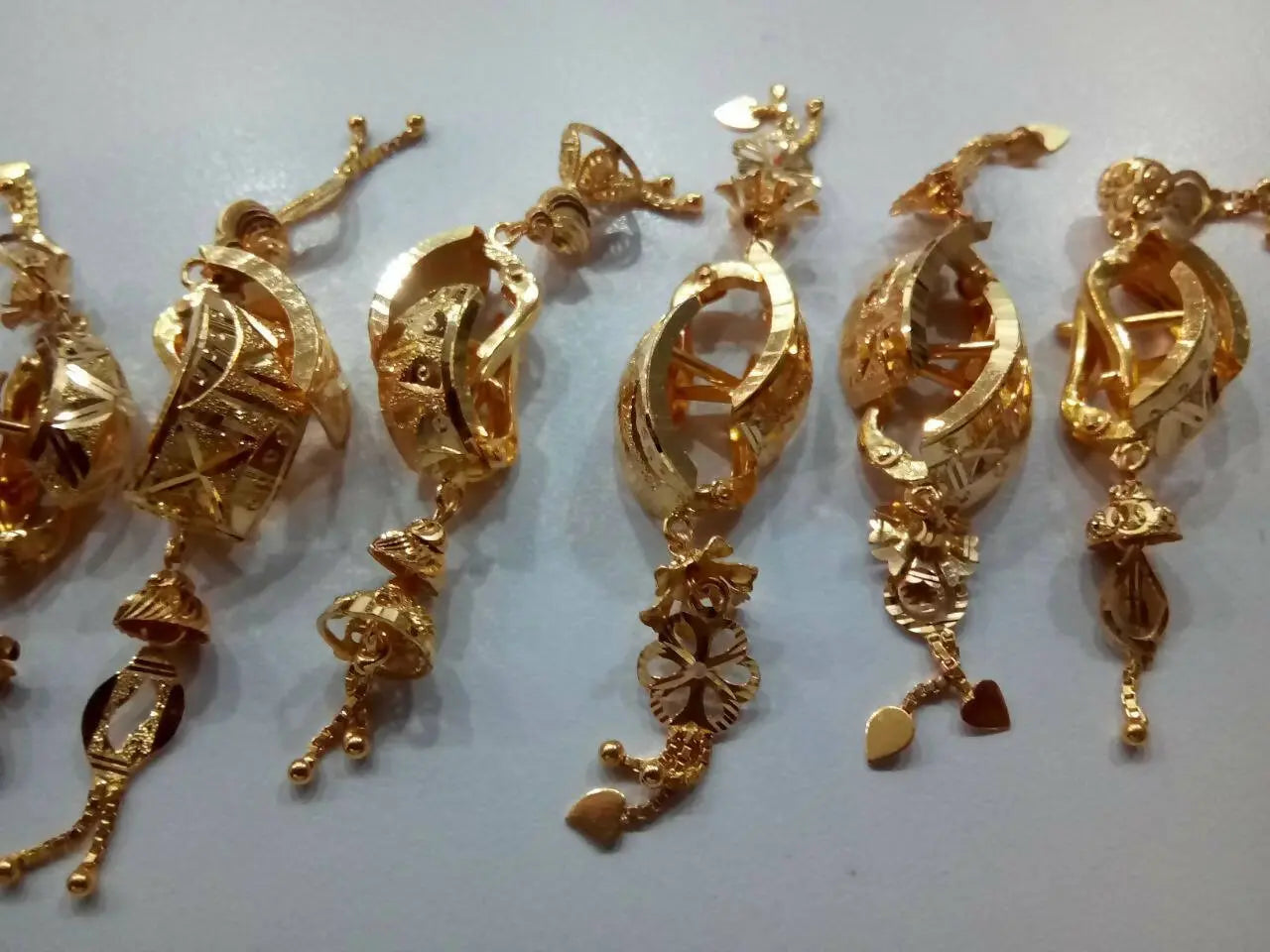 Rajkot J Tops | Simple gold earrings, Gold jewelry simple, Gold earrings  models