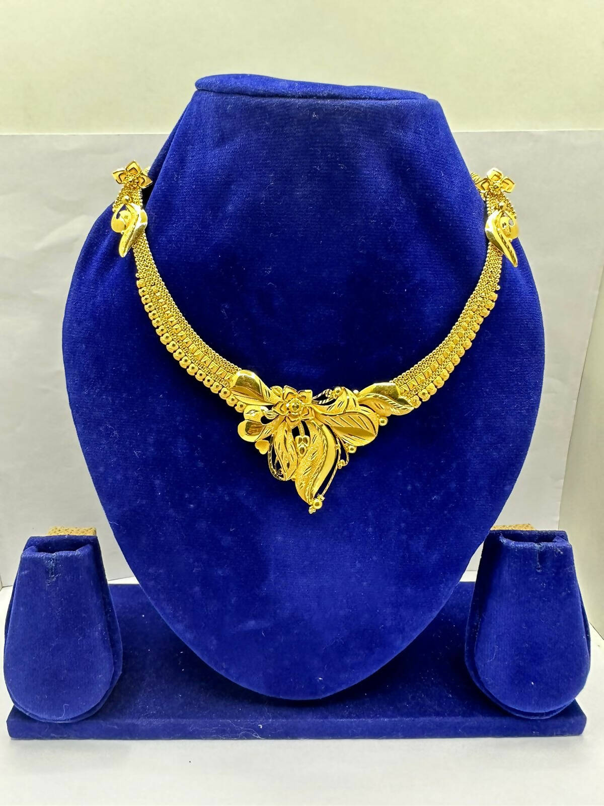 Gold Necklace Sarafa Bazar India