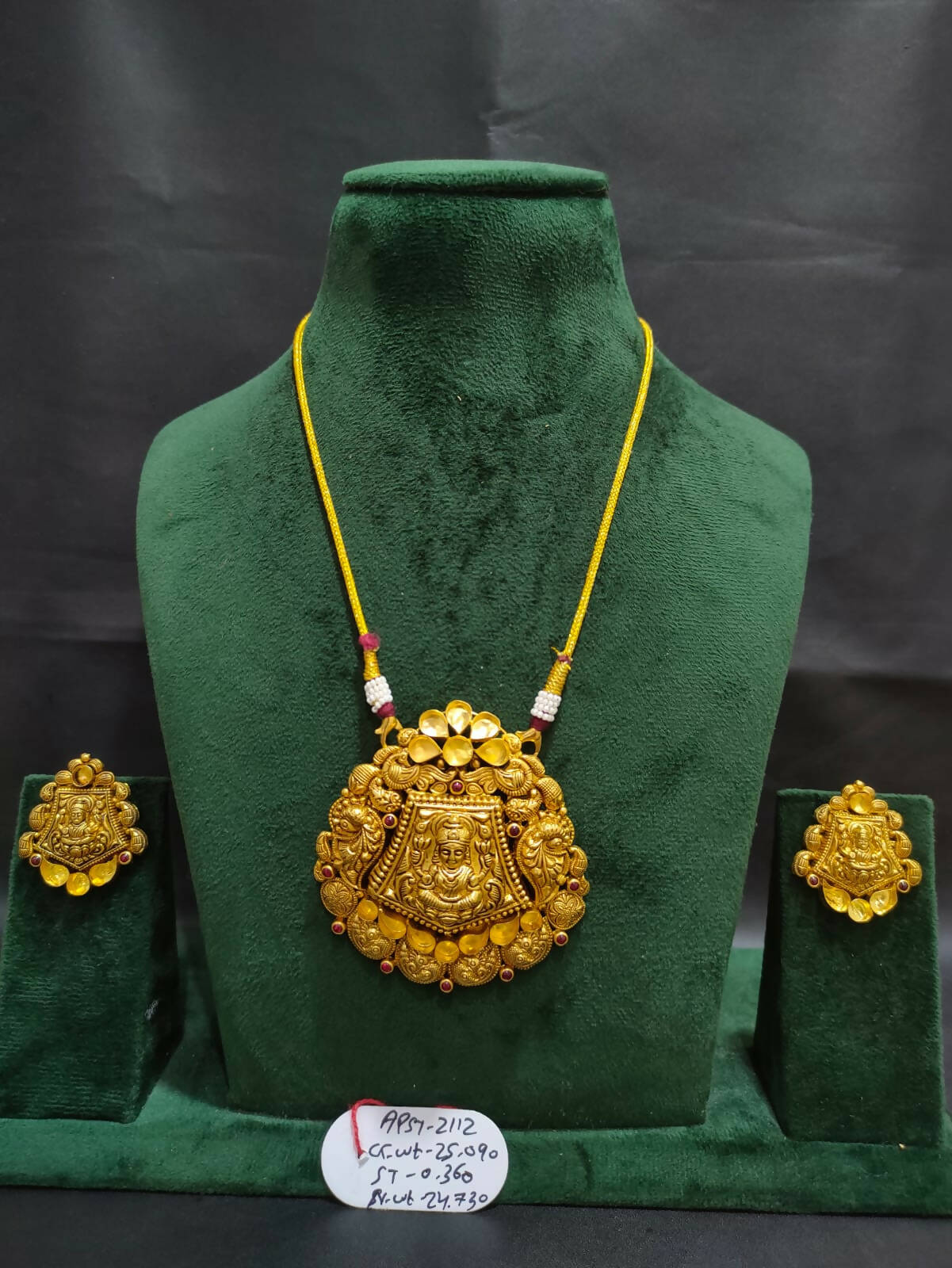 Temple jewellery Sarafa Bazar India