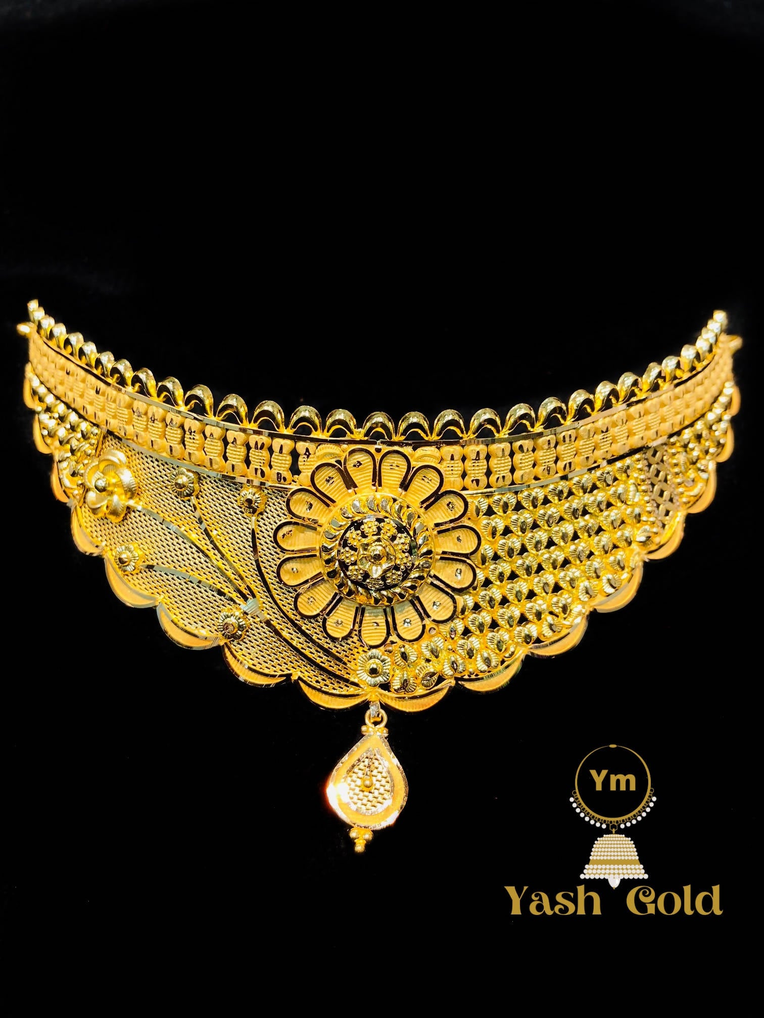 Gold choker Sarafa Bazar India